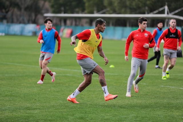 江南体育-洛佩斯加盟1周年表忠心：2021年我在海港有2个目标